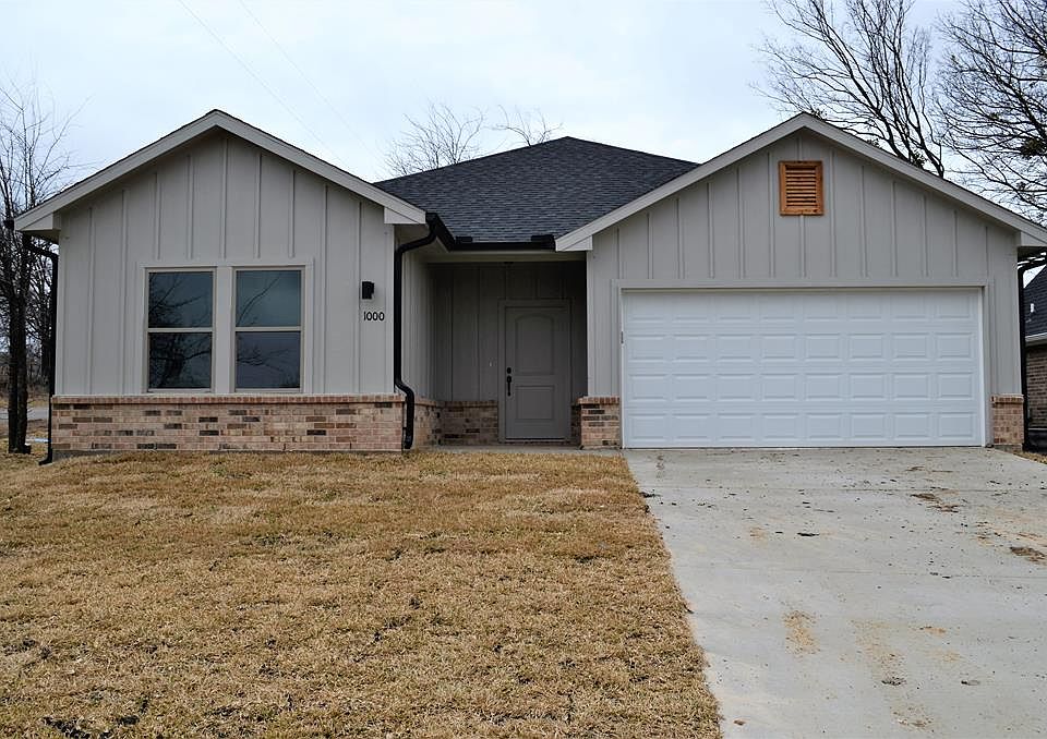 1st image of 1000 Leah Ln