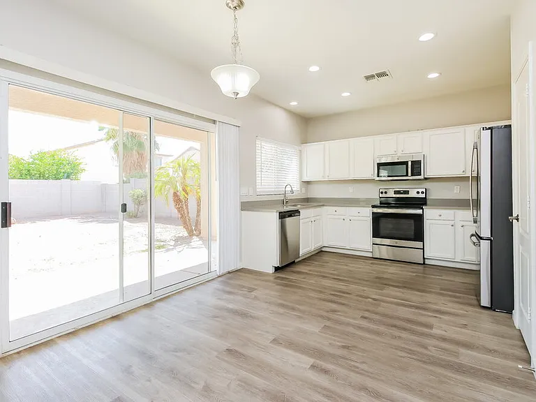11559 W Buchanan St — Photo 6