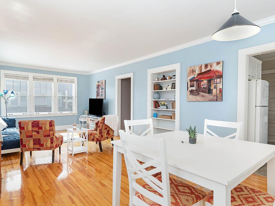 1st image of 123 Lexington Pkwy S APT 4