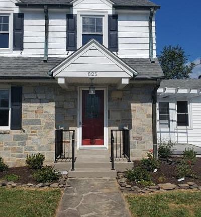 2nd image of 825 Grandview Rd
