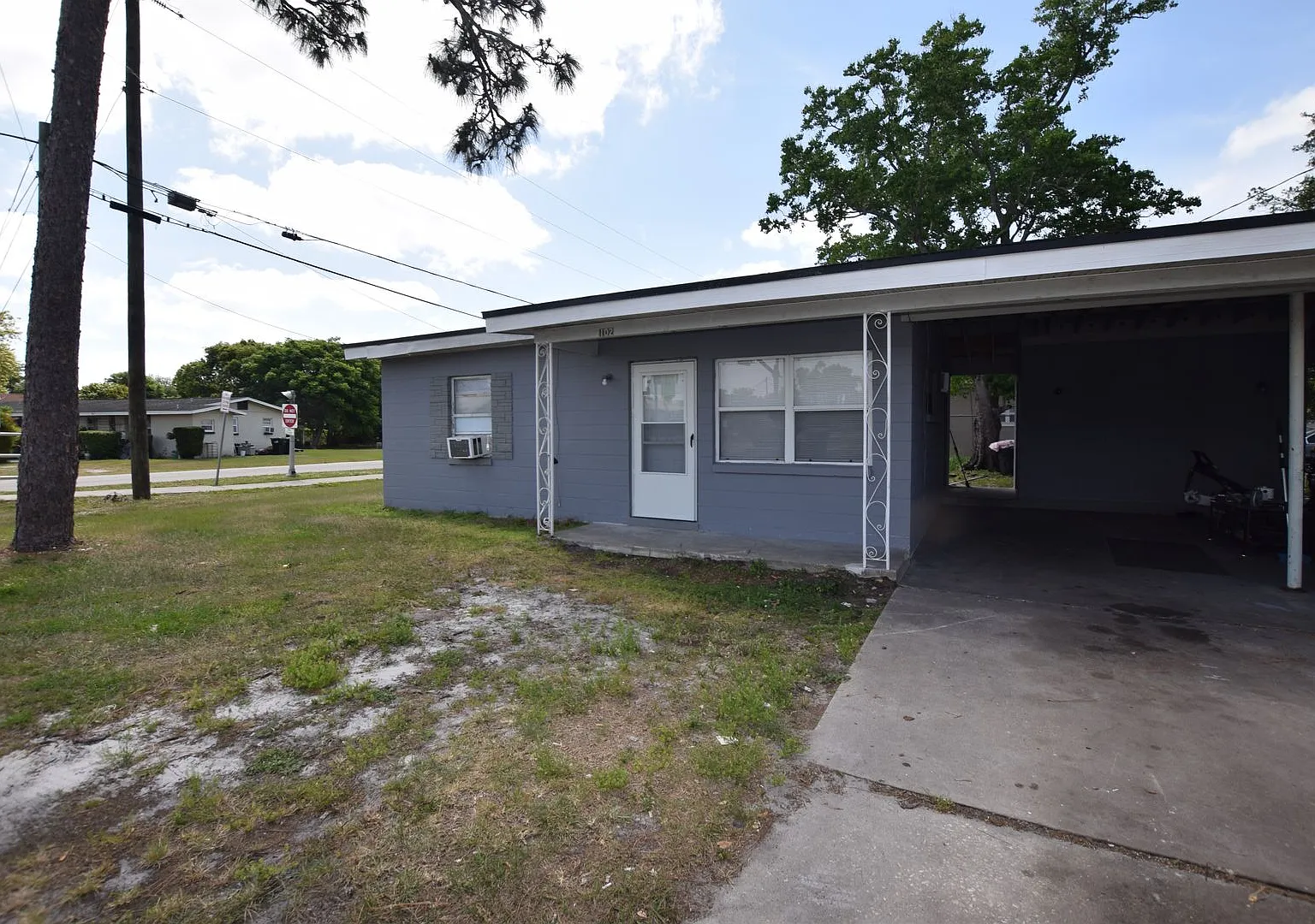 2 Bedroom 1Bath Duplex For Rent at 102 W Lancaster Road Orlando, FL 32809 — Photo 2