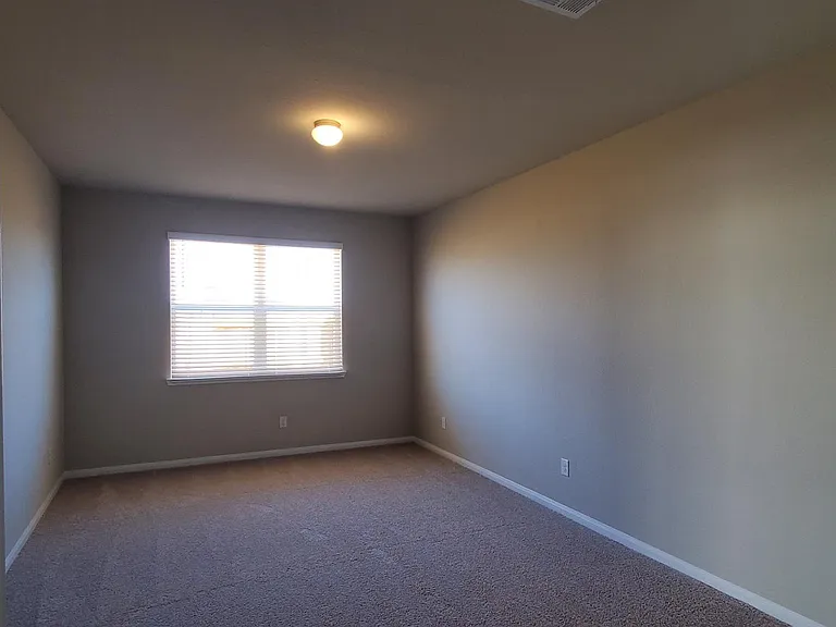 989 Marquis Dr — Photo 10