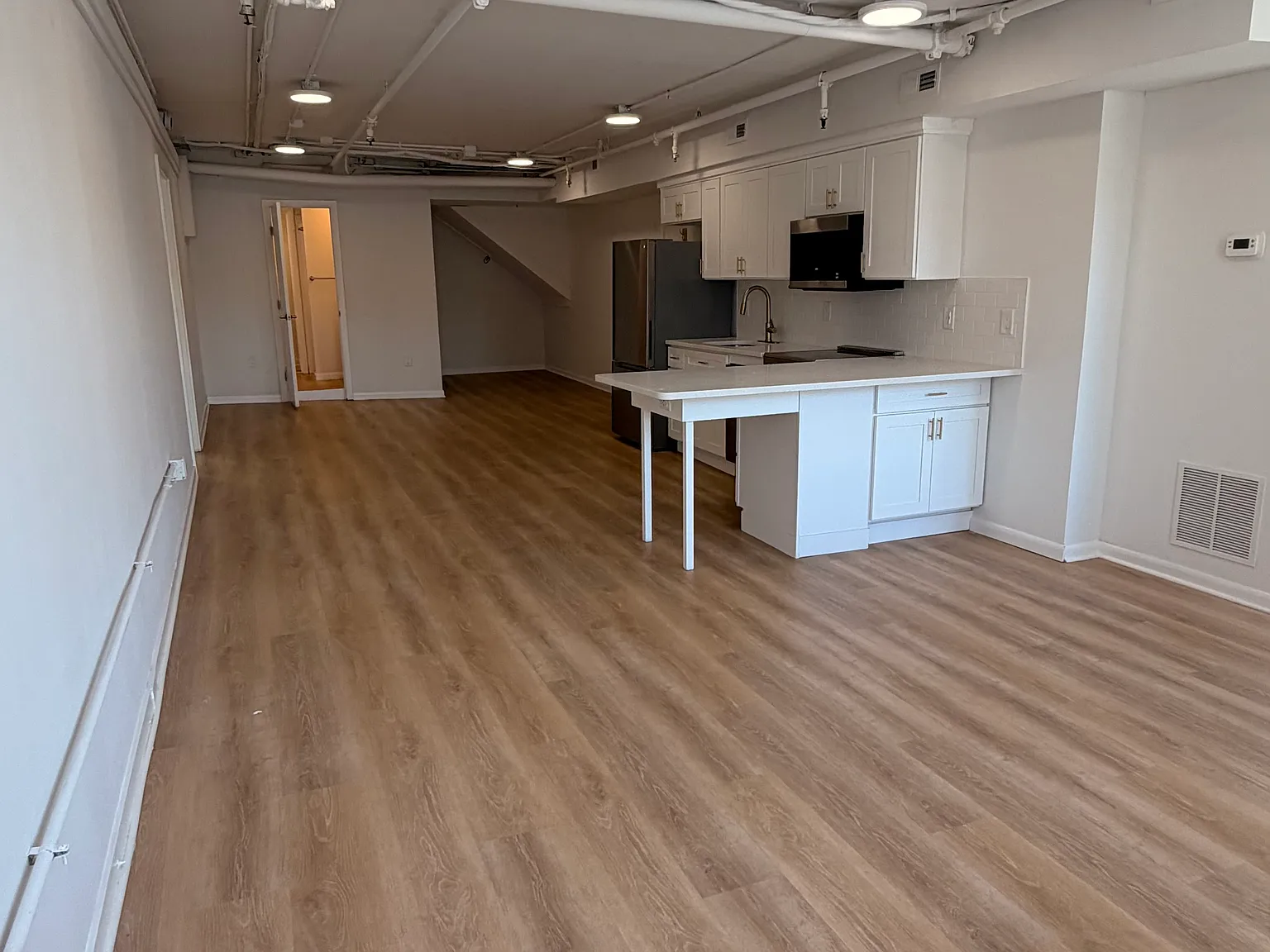1 bed, 593 sqft, $2,200 — Photo 2
