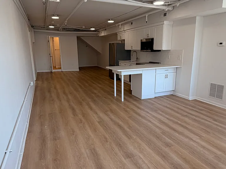 122 Dock St #2 — Photo 2