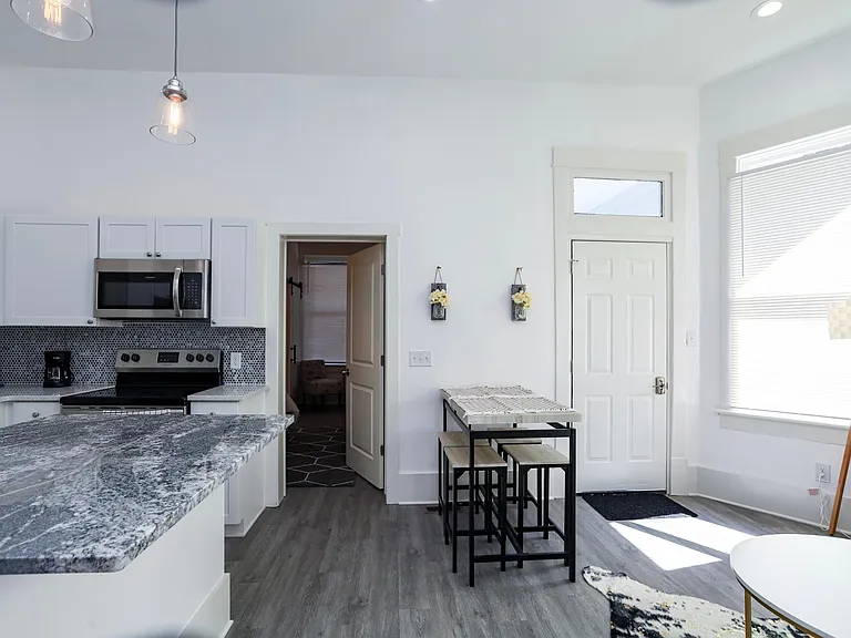 307 W 36th St #B — Photo 28