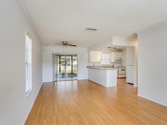 4th image of 3325 Ramblewood Dr