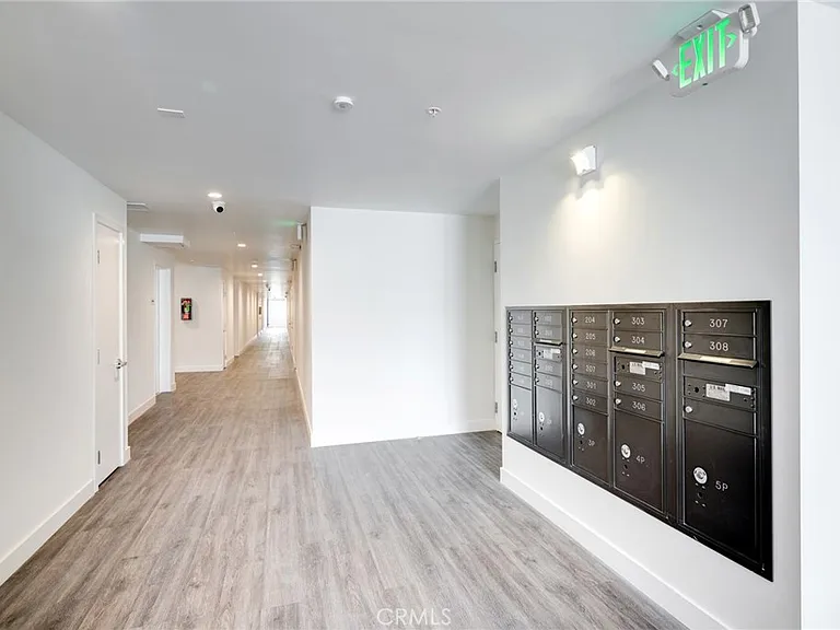 14526 Hartland St #307 — Photo 2
