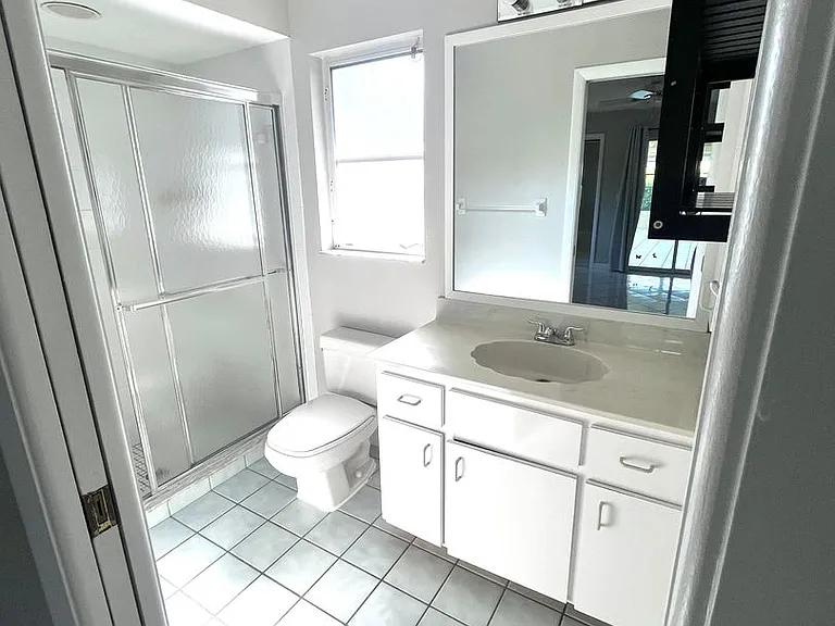 1385 Illinois Dr — Photo 8