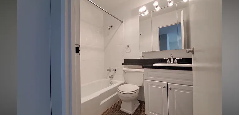 70 E Scott St — Photo 11