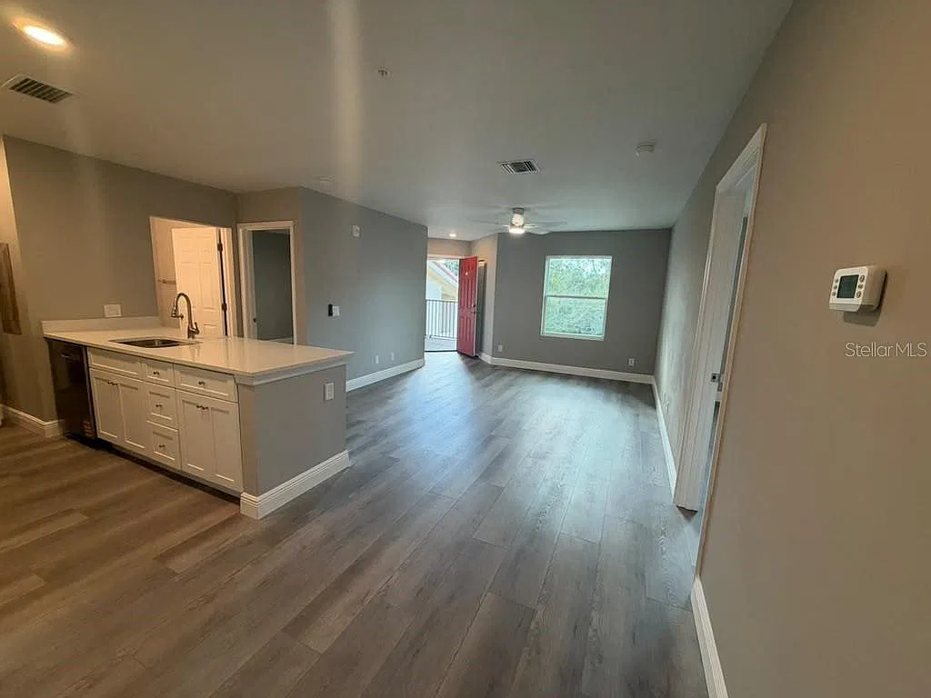 2 bed, 2.0 bath, 937 sqft, $1,650 — Photo 3