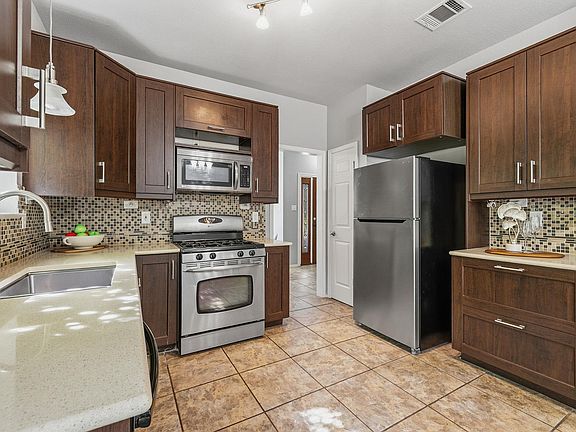 5th image of 2402 Sparrow Dr