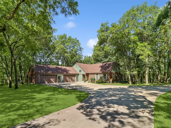 9965 McKinley Trl, Indianola, IA 50125