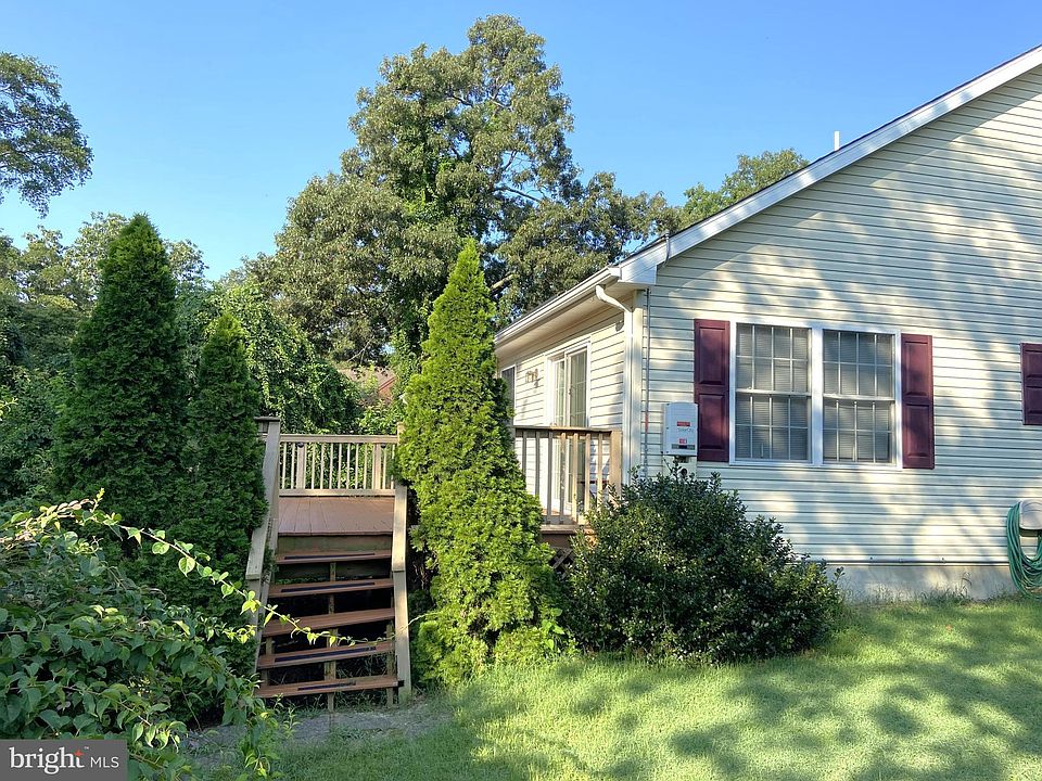 2nd image of 7660 Grace Cir