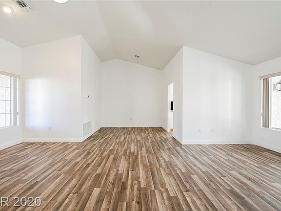 5th image of 2525 Desert Sands Dr