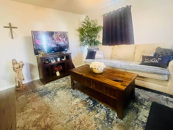 4th image of 704 CLAREMONT Parkway