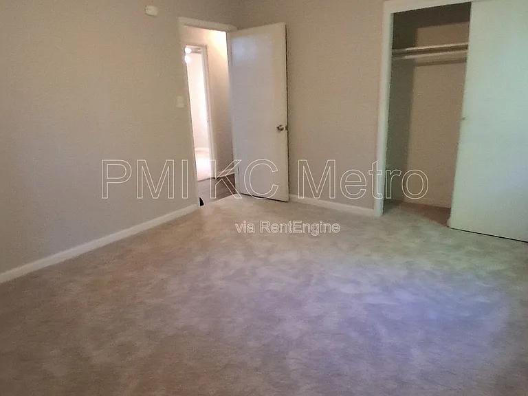8304 E 110th Ter — Photo 16