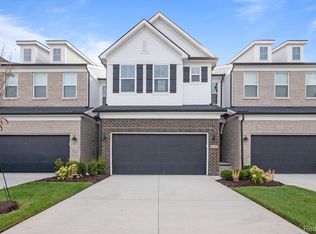 5582 E Spaniel Dr, Ann Arbor, MI 48108