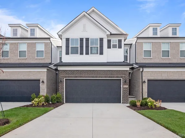 5586 E Spaniel Dr, Ann Arbor, MI 48108