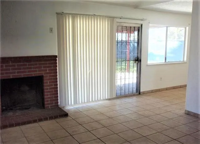 3 bed, 1165 sqft, $2,650 — Photo 3