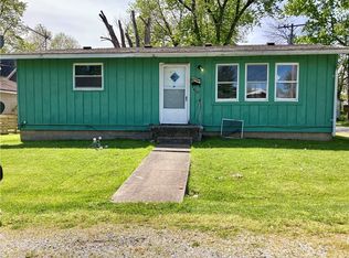 305 SE 2nd St, Casey, IL 62420