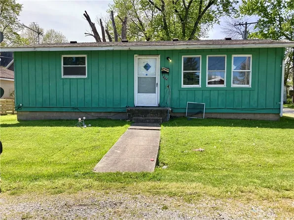 305 SE 2nd St, Casey, IL 62420
