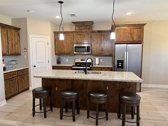 4th image of 216 Shannon St