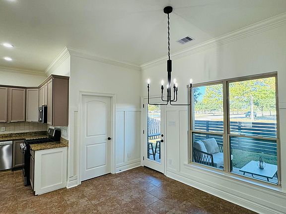 4th image of 104 Briar Leaf Way