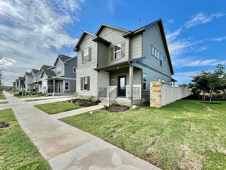1517 Cobblecrest Ln — Photo 2
