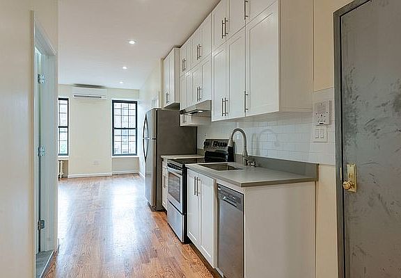2nd image of 207 Van Buren St #B