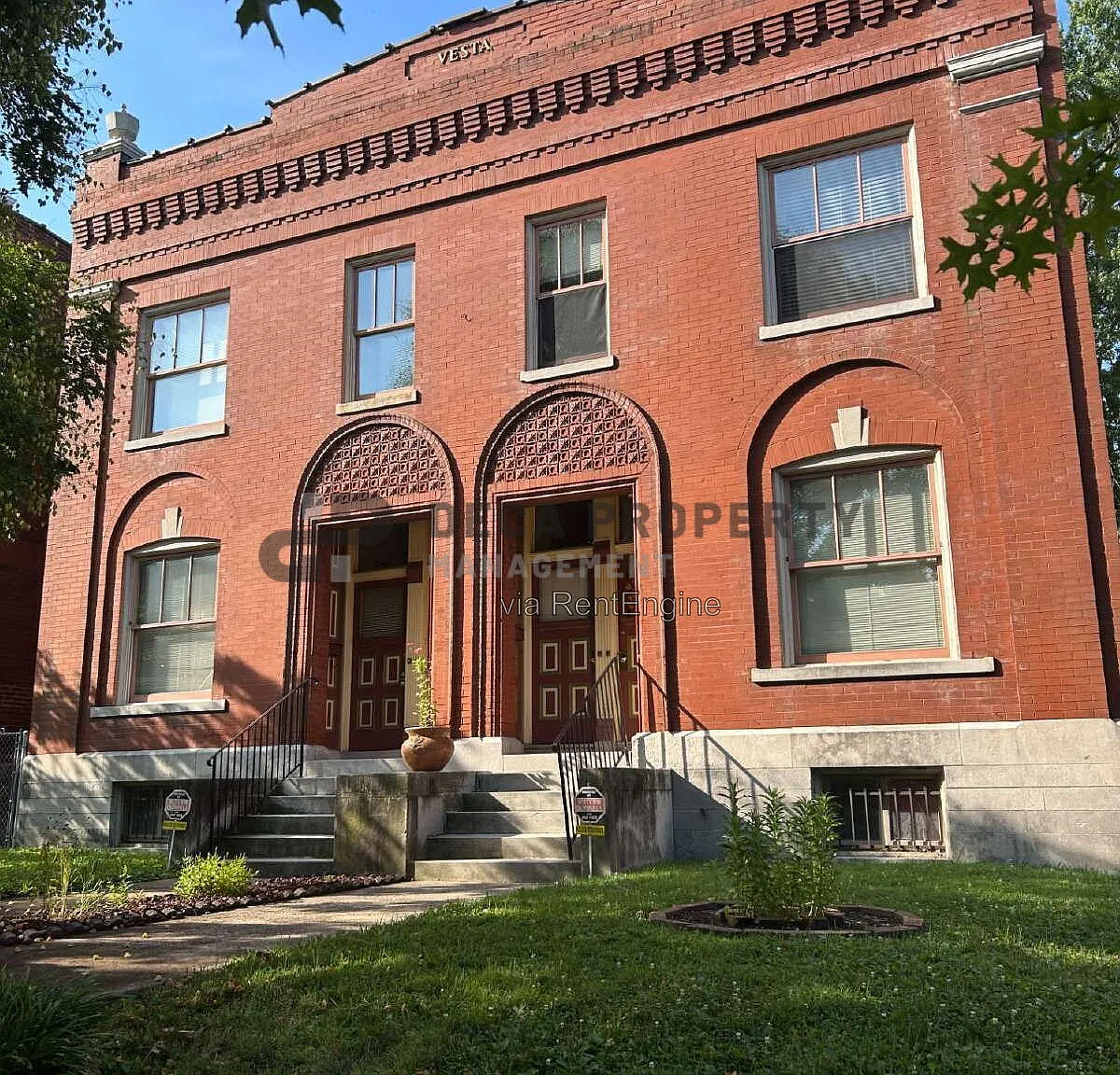 2 bed, 1.0 bath, 1152 sqft, $1,365 — Photo 2