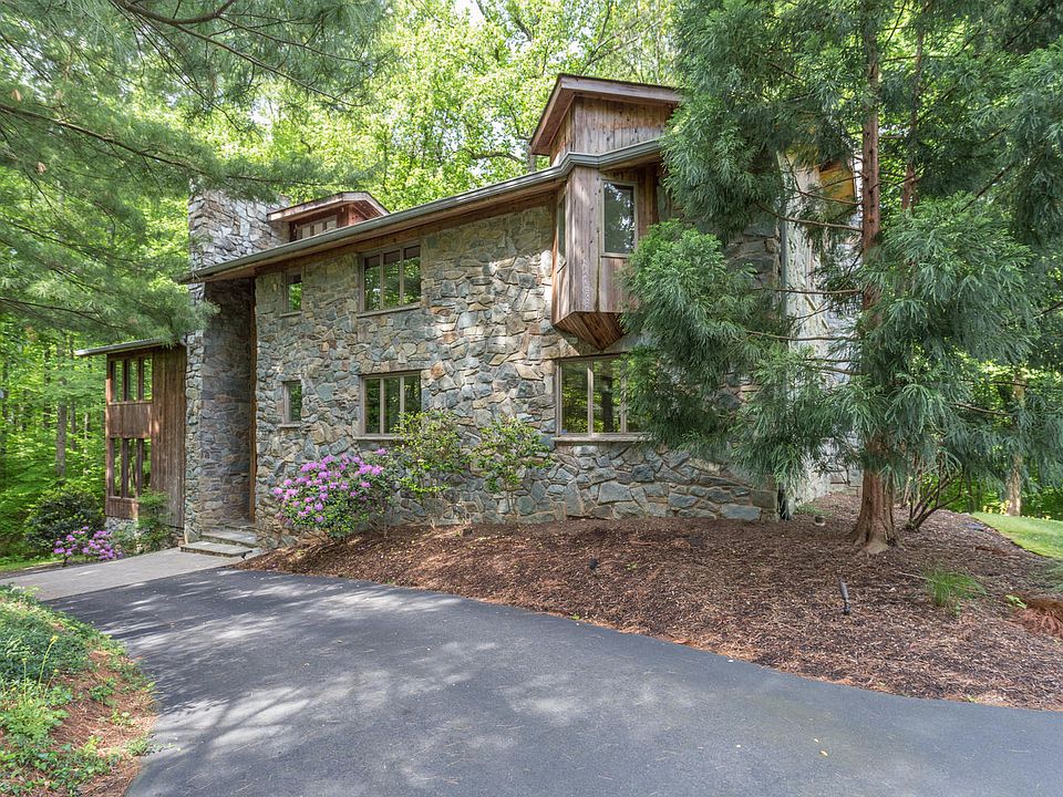 1st image of 672 Live Oak Dr