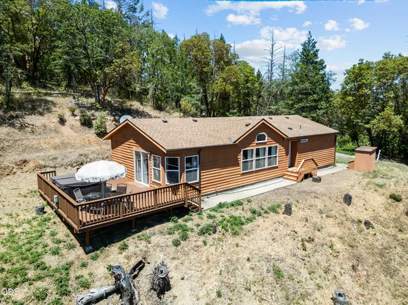 479 Wagon Trail Dr, Jacksonville, OR 97530