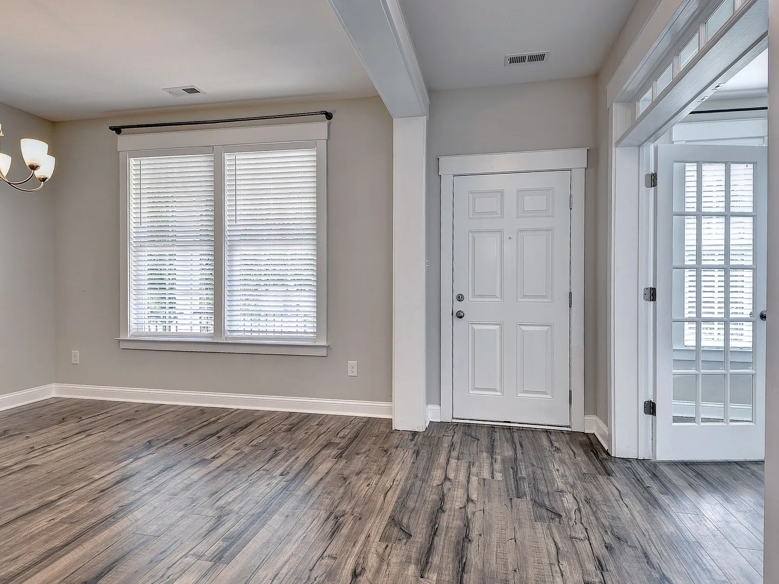 5 bed, 2625 sqft, $3,195 — Photo 3
