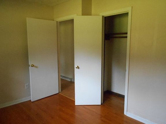 3rd image of 156 Silver Creek Ct