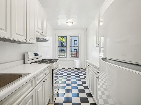 2nd image of 2175 Cedar Ave APT 4B