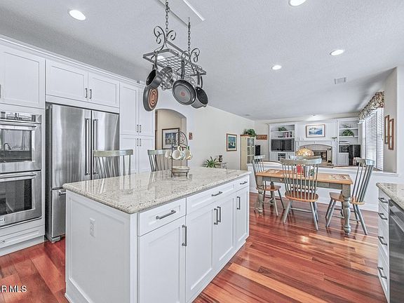 4th image of 239 Chantilly Cir