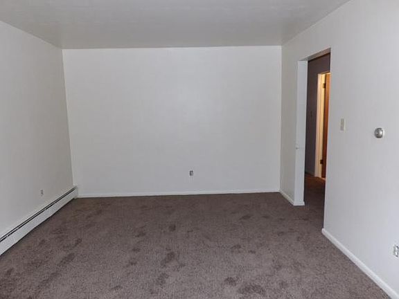 5th image of 992 Patricia Dr APT 1