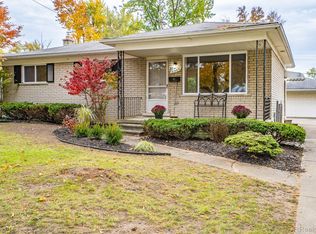 31445 Maplewood St, Garden City, MI