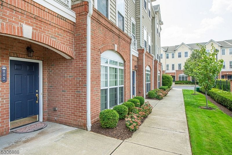 1st image of 205 Olivio Dr