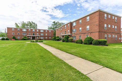 Ellacott Parkway Apartments Photo 1