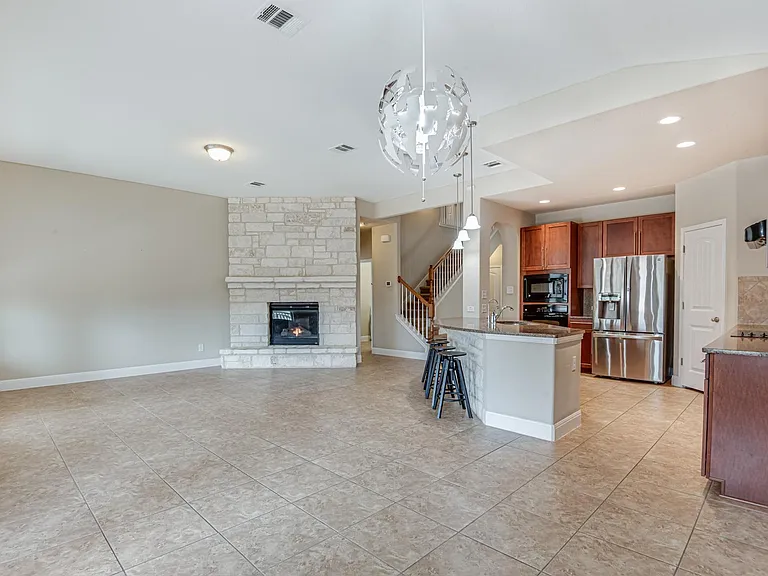 562 White Cyn — Photo 10