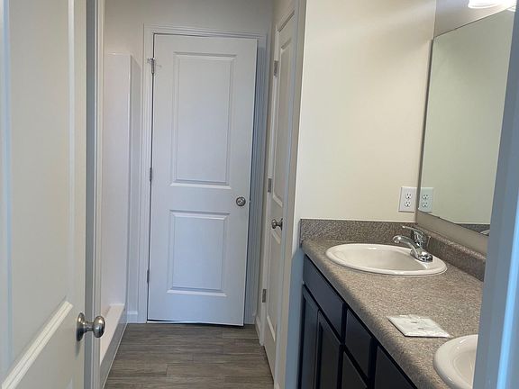 5th image of 178 Folkston Way