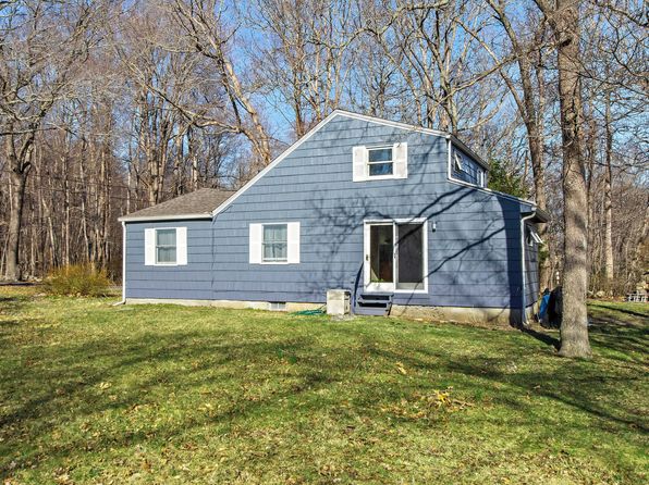 60 Wendell Comrie Rd, Ledyard, CT 06339