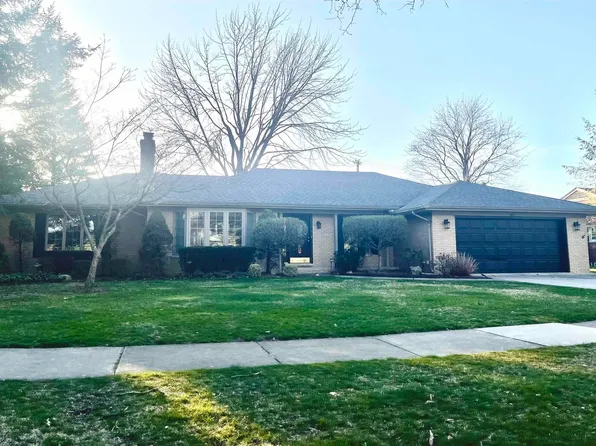 565 Ballantyne Rd, Grosse Pointe Shores, MI 48236