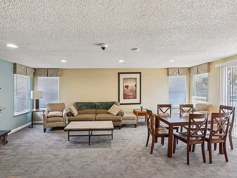 Cornell Manor Apartments — Photo 6