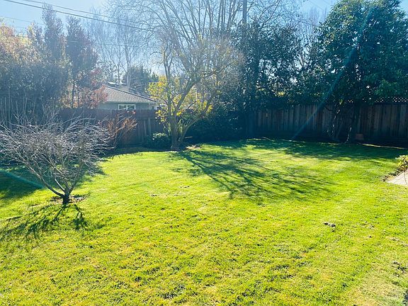 4th image of 549 Jackson Dr