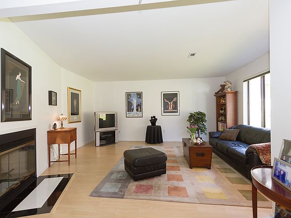 3rd image of 323 N Greeley Ave