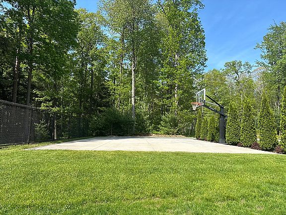 3rd image of 1655 N Glen Wood Dr