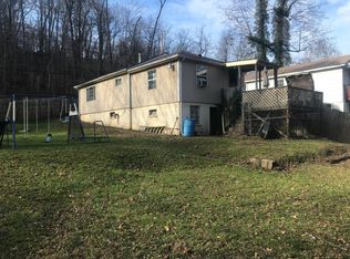 10560 Coal River Rd, Saint Albans, WV 25177
