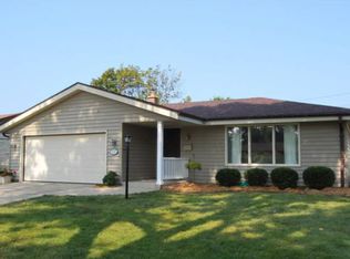 9026 W Grantosa Dr, Milwaukee, WI 53225